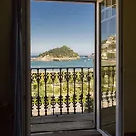 La Galeria Hotel
